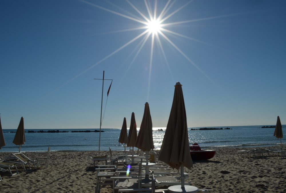 Siamo in collina ma a poca distanza dal mare